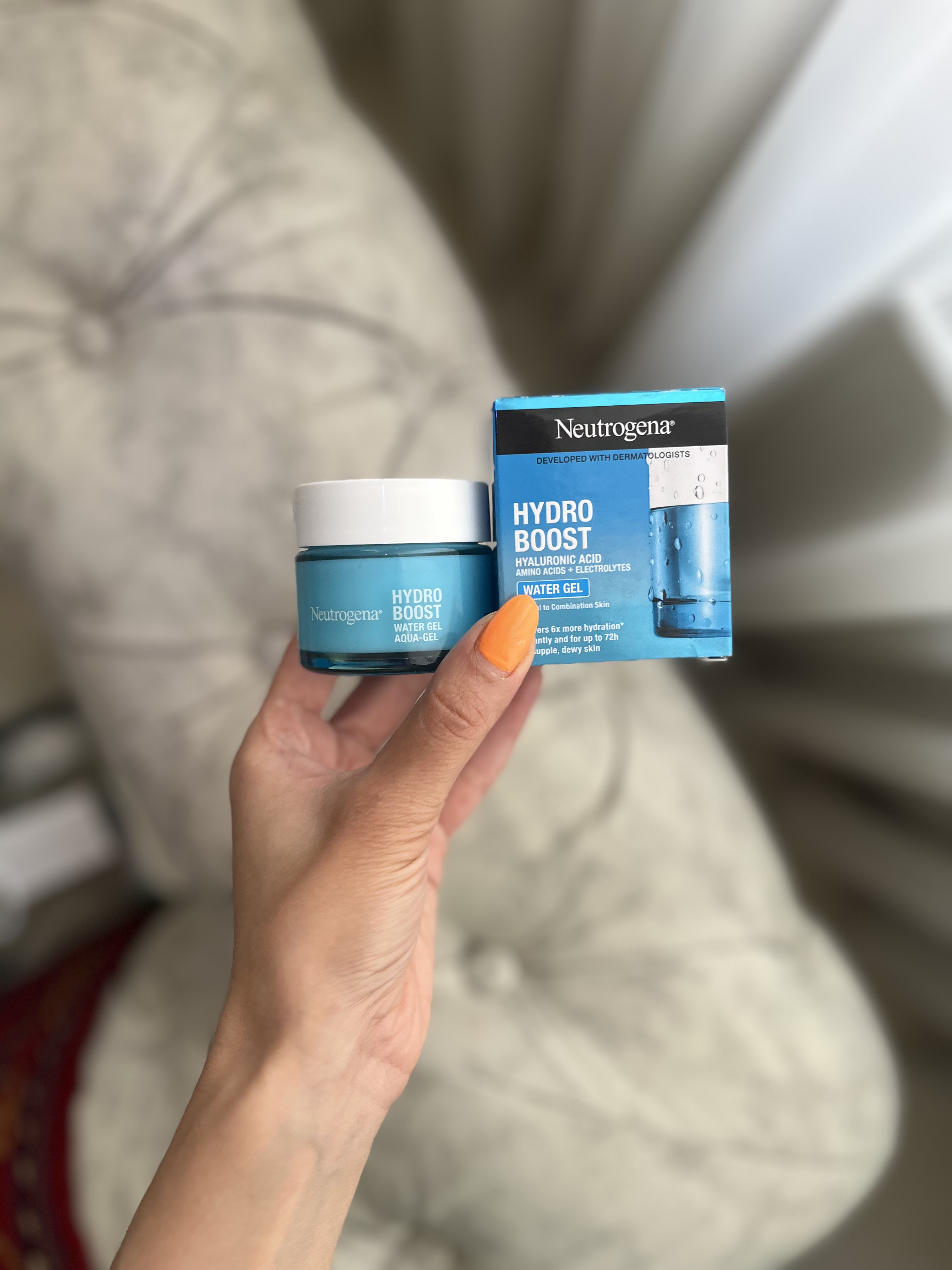 ژل آبرسان نوتروژینا هیدرو بوست (Neutrogena Hydro Boost Water Gel
