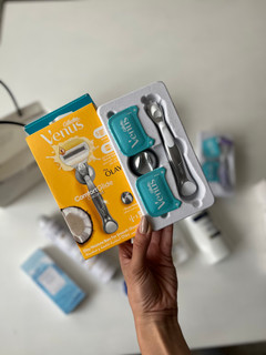 تیغ اصلاح ژیلت ونوس اولای Venus ComfortGlide Olay Plus با 2 یدک Gillette Venus ComfortGlide Olay Plus Razor