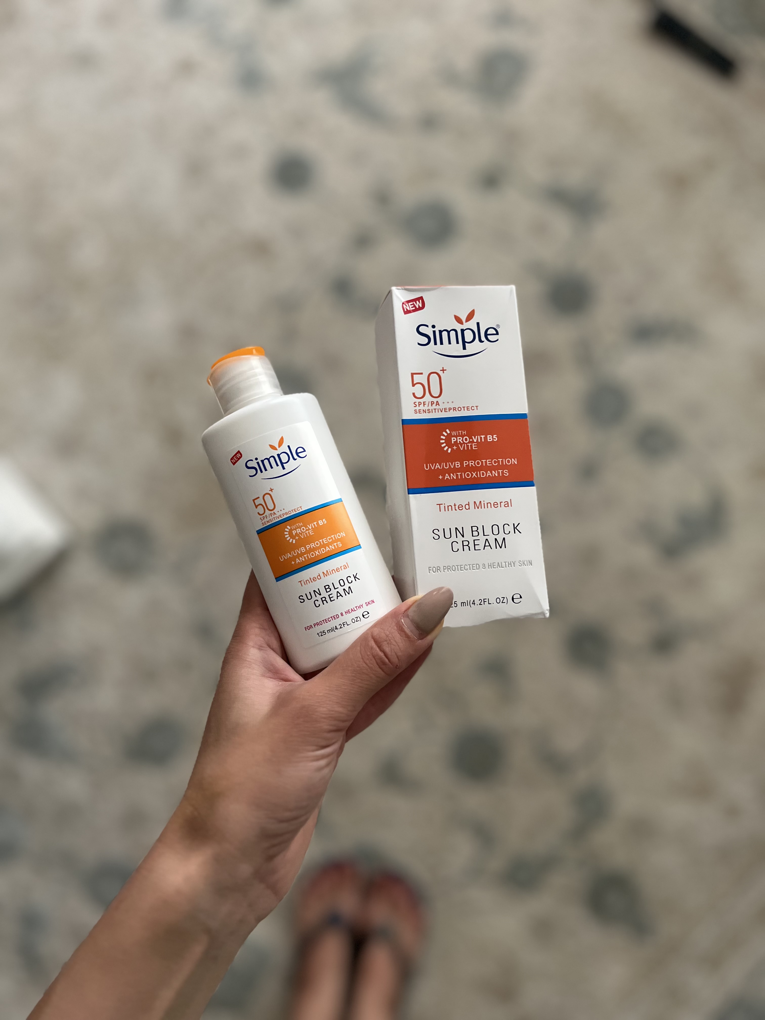 ضدافتاب سیمپل spf50 بی رنگ