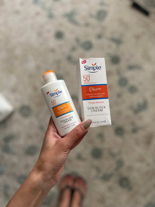 ضدافتاب سیمپل spf50 بی رنگ