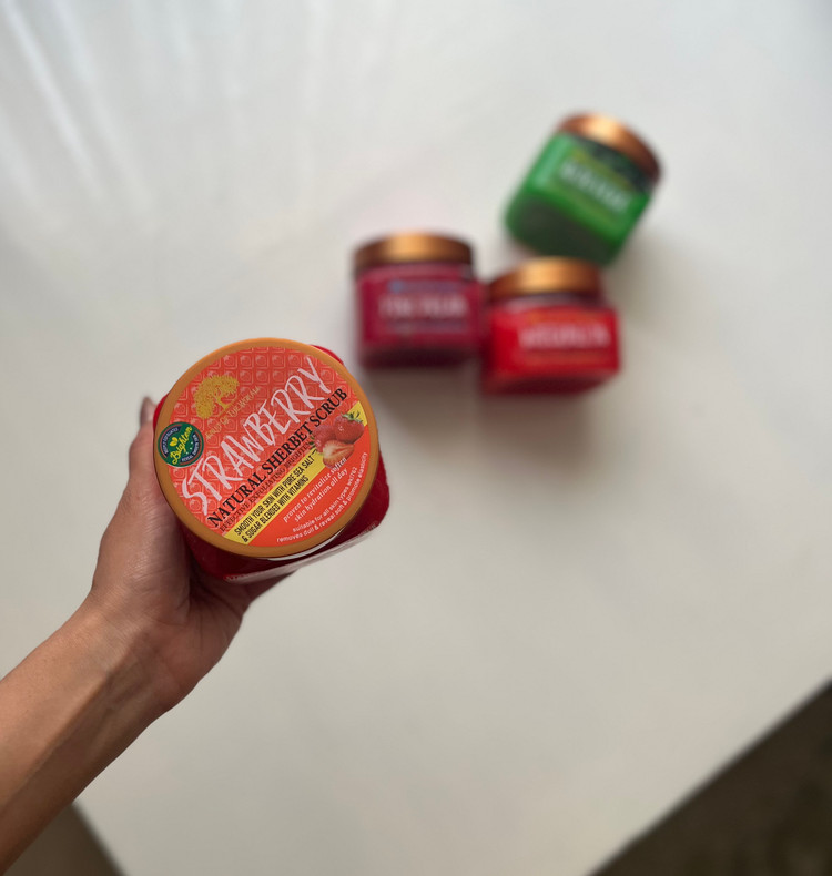 اسکراب میوه ایی 600میل برند Fruit of the Wokali Pink Dream Natural Sherbet Scrub